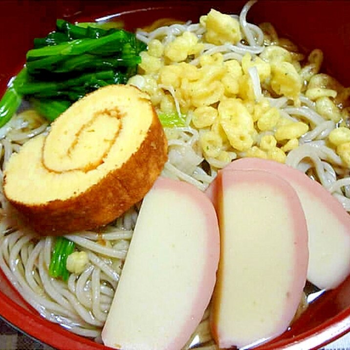 伊達巻を乗せた年越し蕎麦